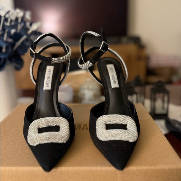Steve Madden Black Heels with Silver Details - Picture 1 of 3